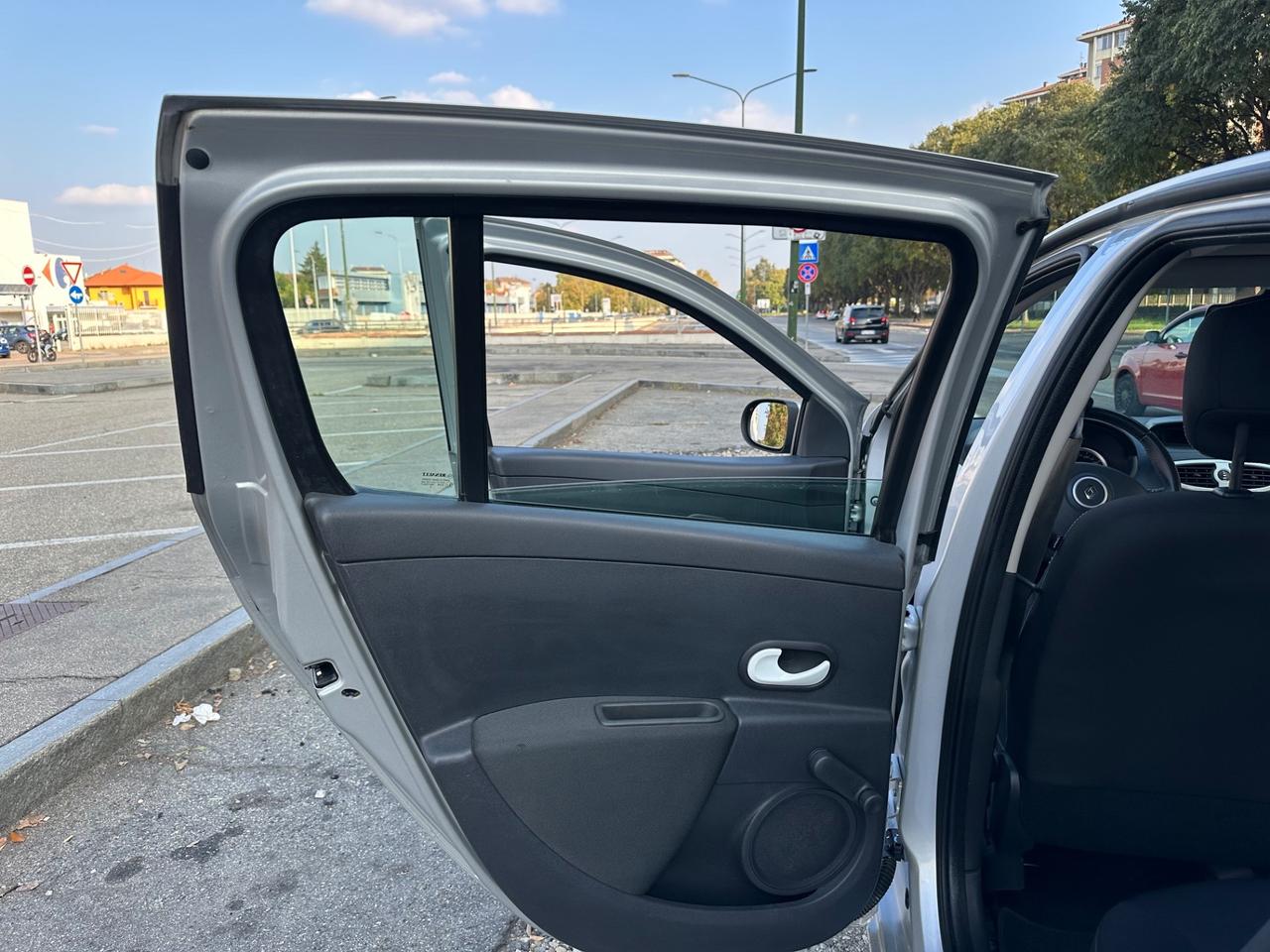 Renault Clio 1.2 16V 5 porte GPL della casa fino 2032