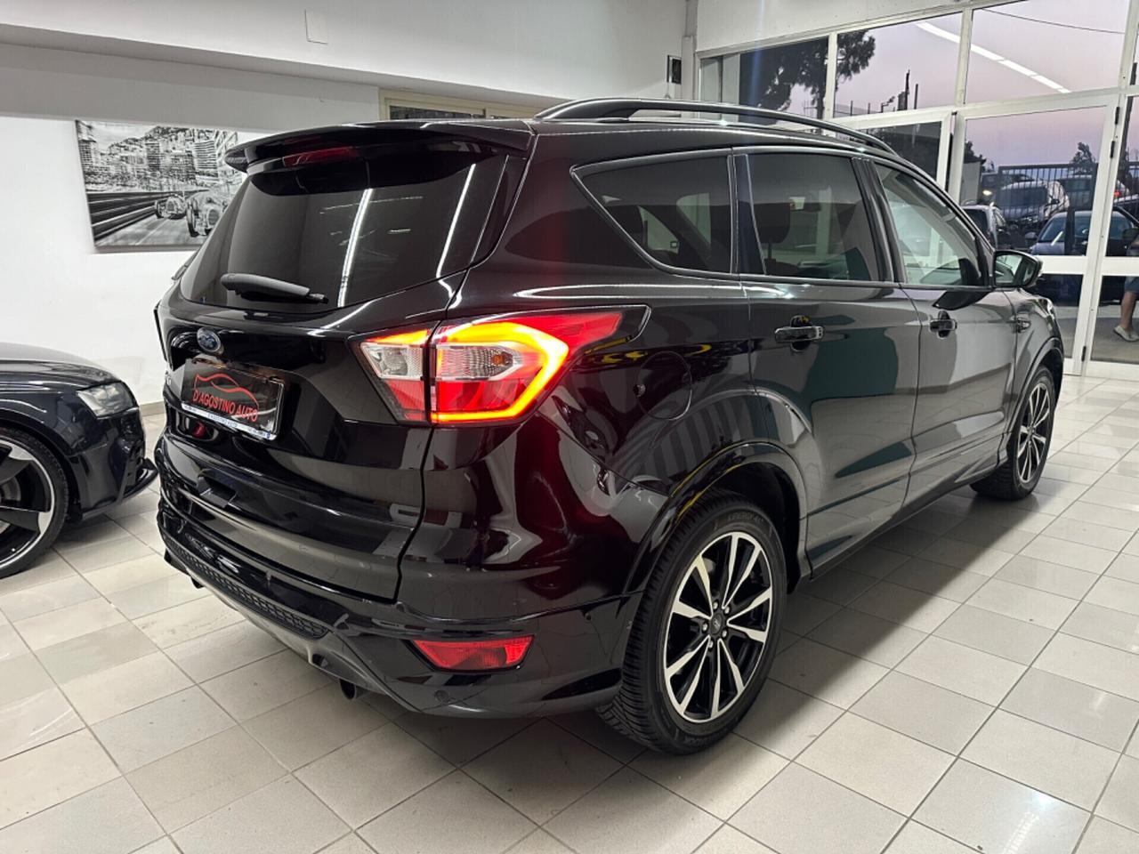 Ford Kuga 1.5 TDCI 120 CV 2WD ST-Line