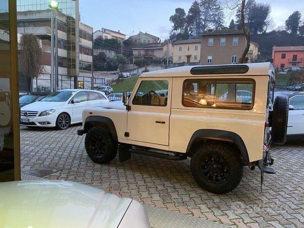 LAND ROVER Defender 90 2.2 TD4 Station Wagon n1