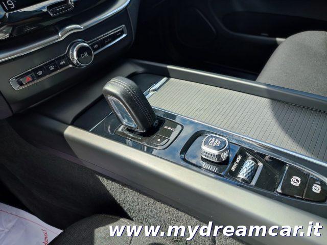 VOLVO XC60 B4 (d) AWD Geartronic Momentum Pro