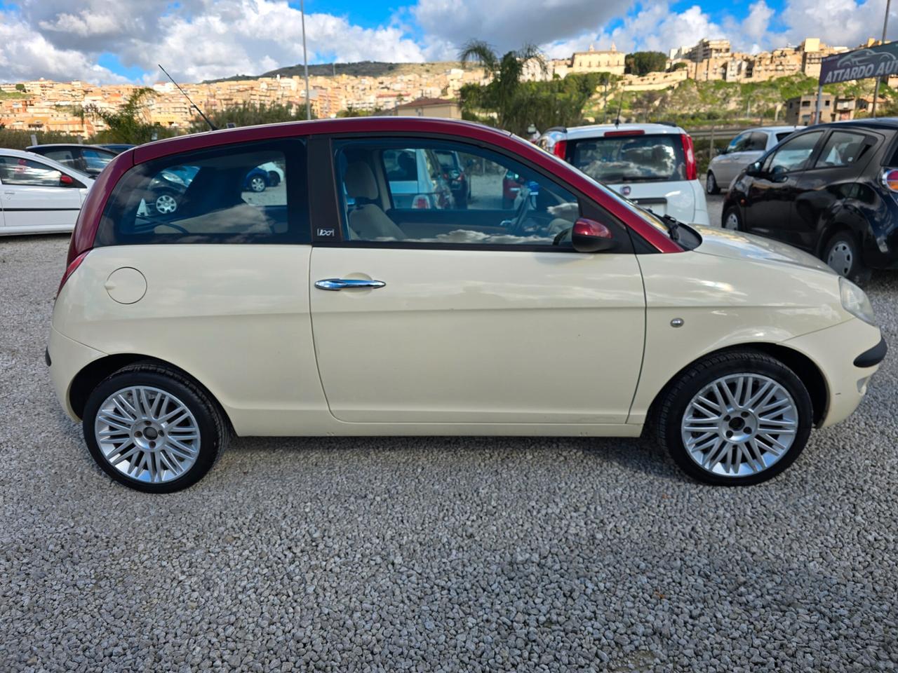 Lancia Ypsilon 1.3 MJT 75 CV Argento