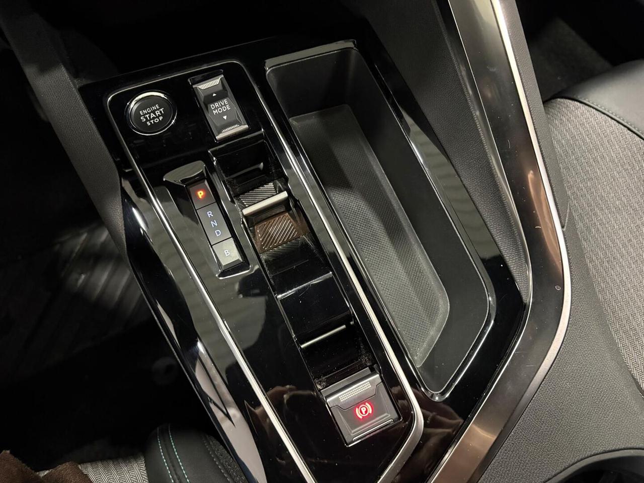 Peugeot 3008 II 1.6 hybrid phev Allure Pack 180cv e-eat8