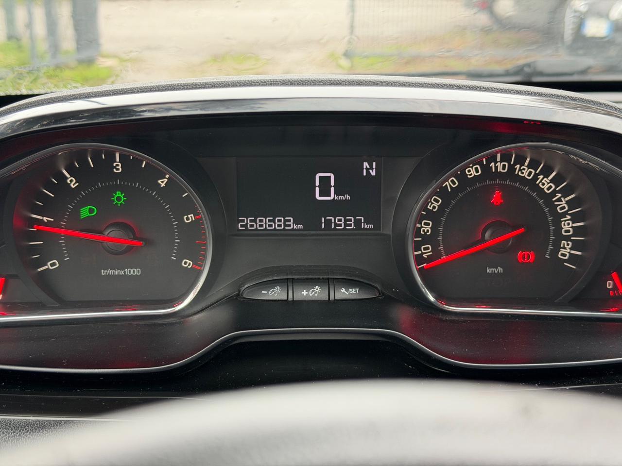 Peugeot 208 1.4 e-HDi 68 CV S&S robotizzato 5 porte Active