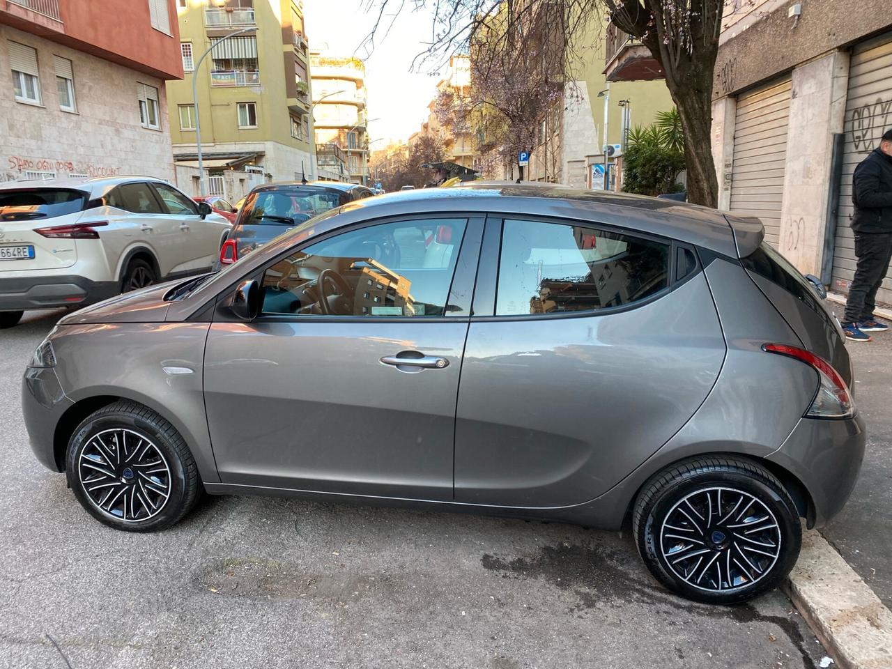 Lancia Ypsilon 1.0 FireFly 5 porte S&S Hybrid Ecochic Gold