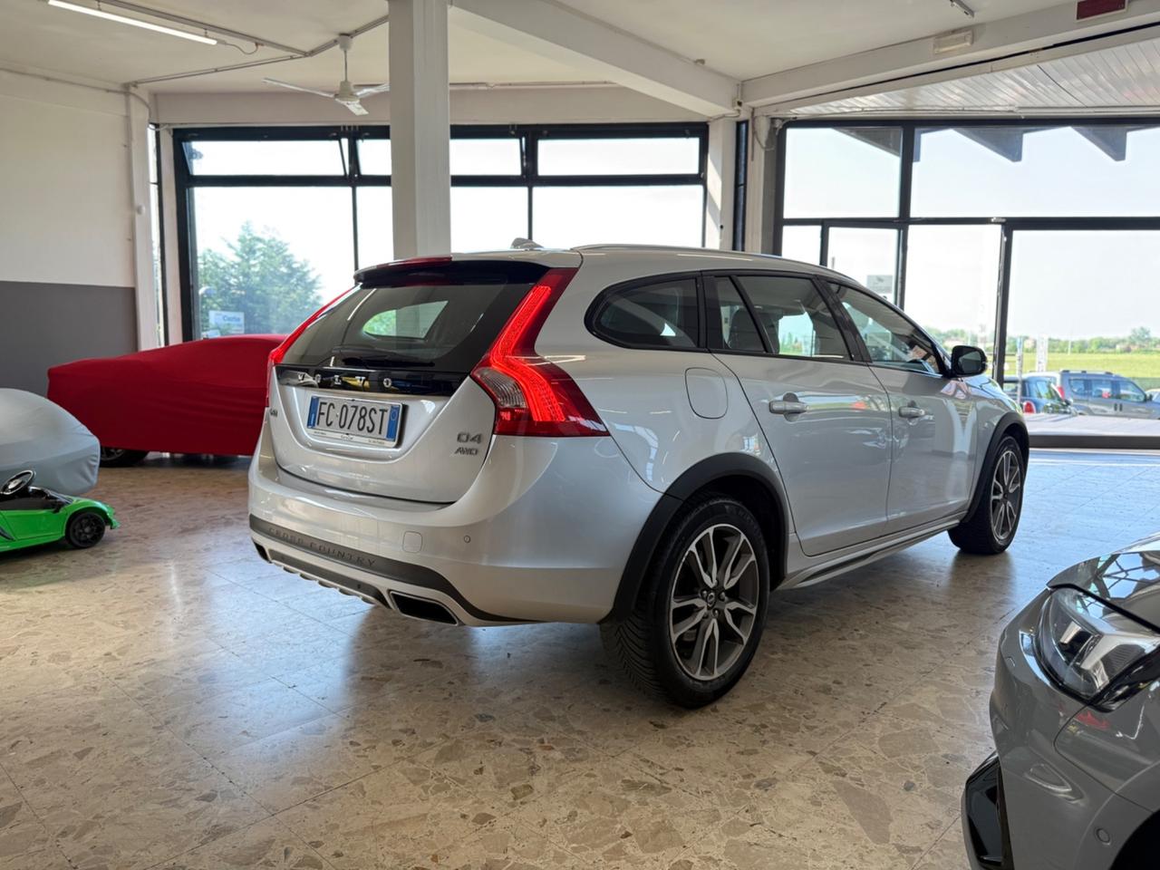 Volvo V60 Cross Country D4 AWD Aut Momentum 09/2016 Euro 6B