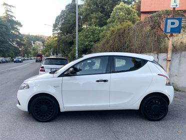 Lancia Ypsilon 1.0 HIBRIDA 2021 KM23980
