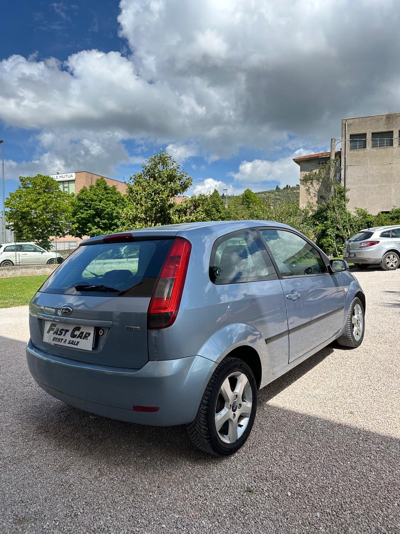 Ford Fiesta 1.4 TDCi 3p. Ghia ok neopatentati