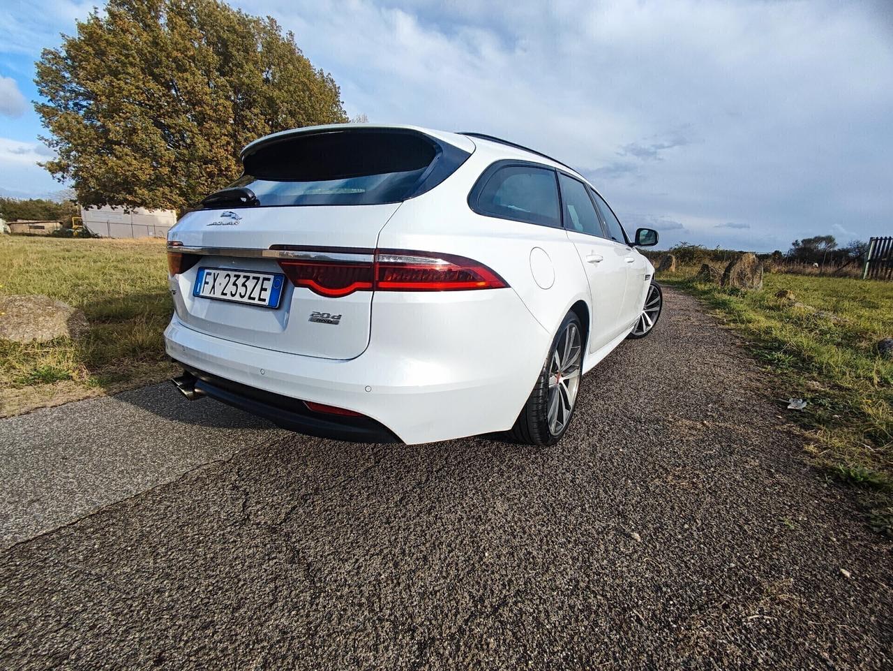 Jaguar XF Sportbrake 2.0 D 180 CV AWD aut. R-Sport