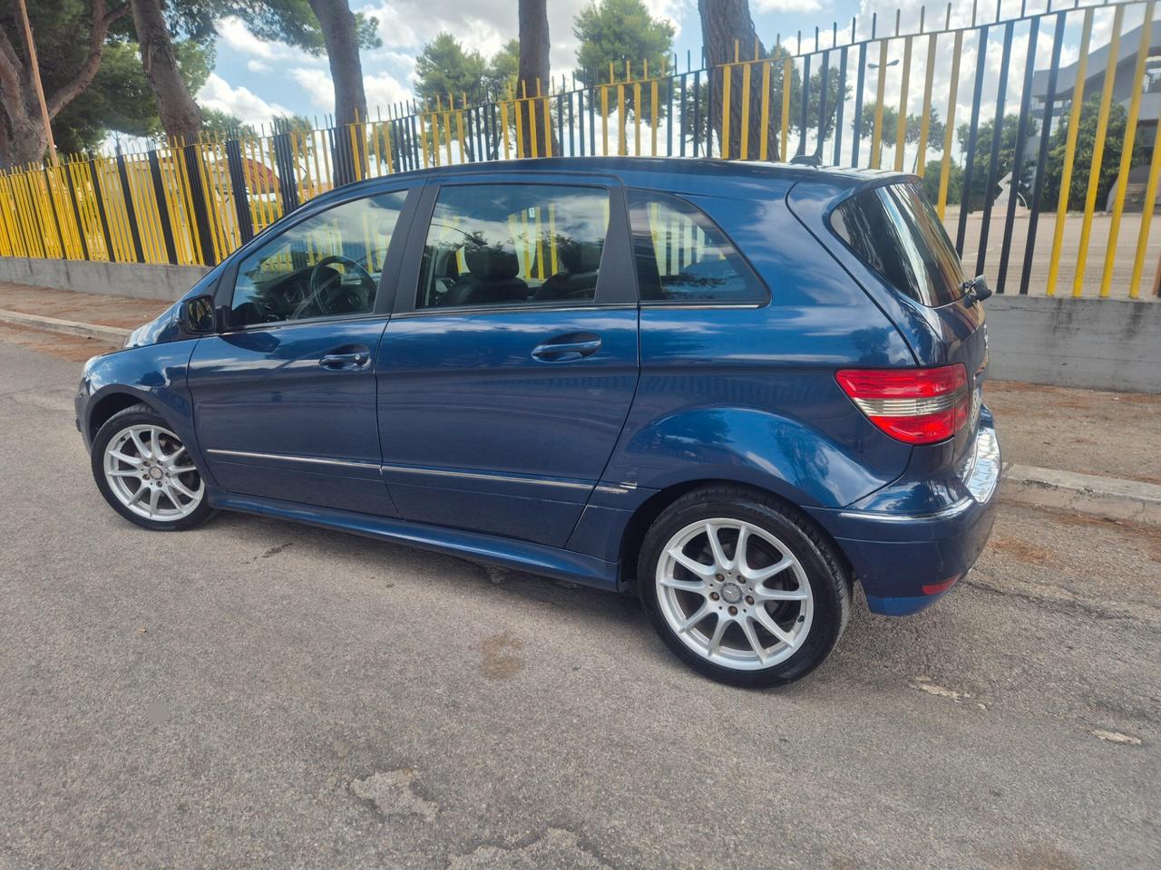 Mercedes classe B 180 SPORT 109CV ANNO 2010