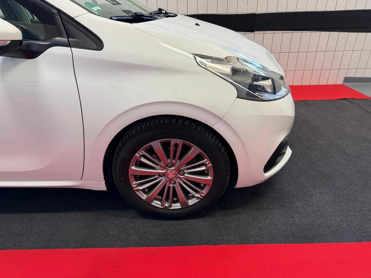 Peugeot 208 PureTech 82 Stop&Start 5 porte Signature