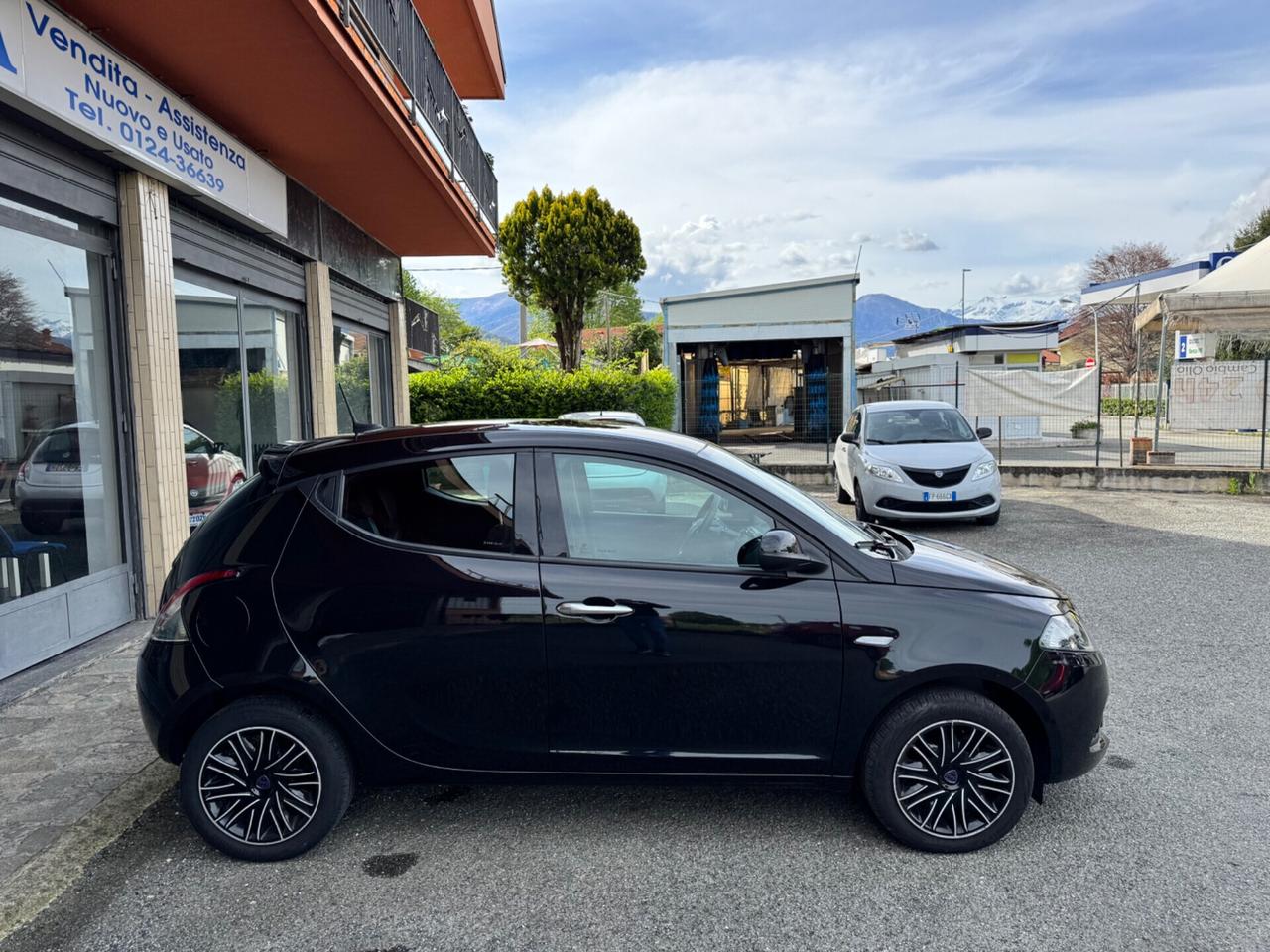 Lancia Ypsilon 1.0 Gold Hybrid
