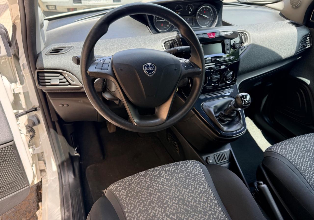 Lancia Ypsilon 1.0 FireFly 5 porte S&S Hybrid Ecochic Silver