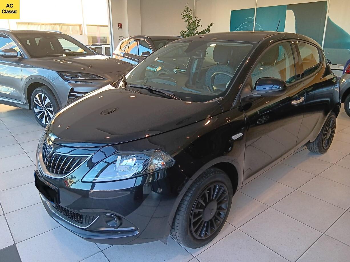 Lancia Ypsilon Hybrid Silver 1.0 (70 cv)