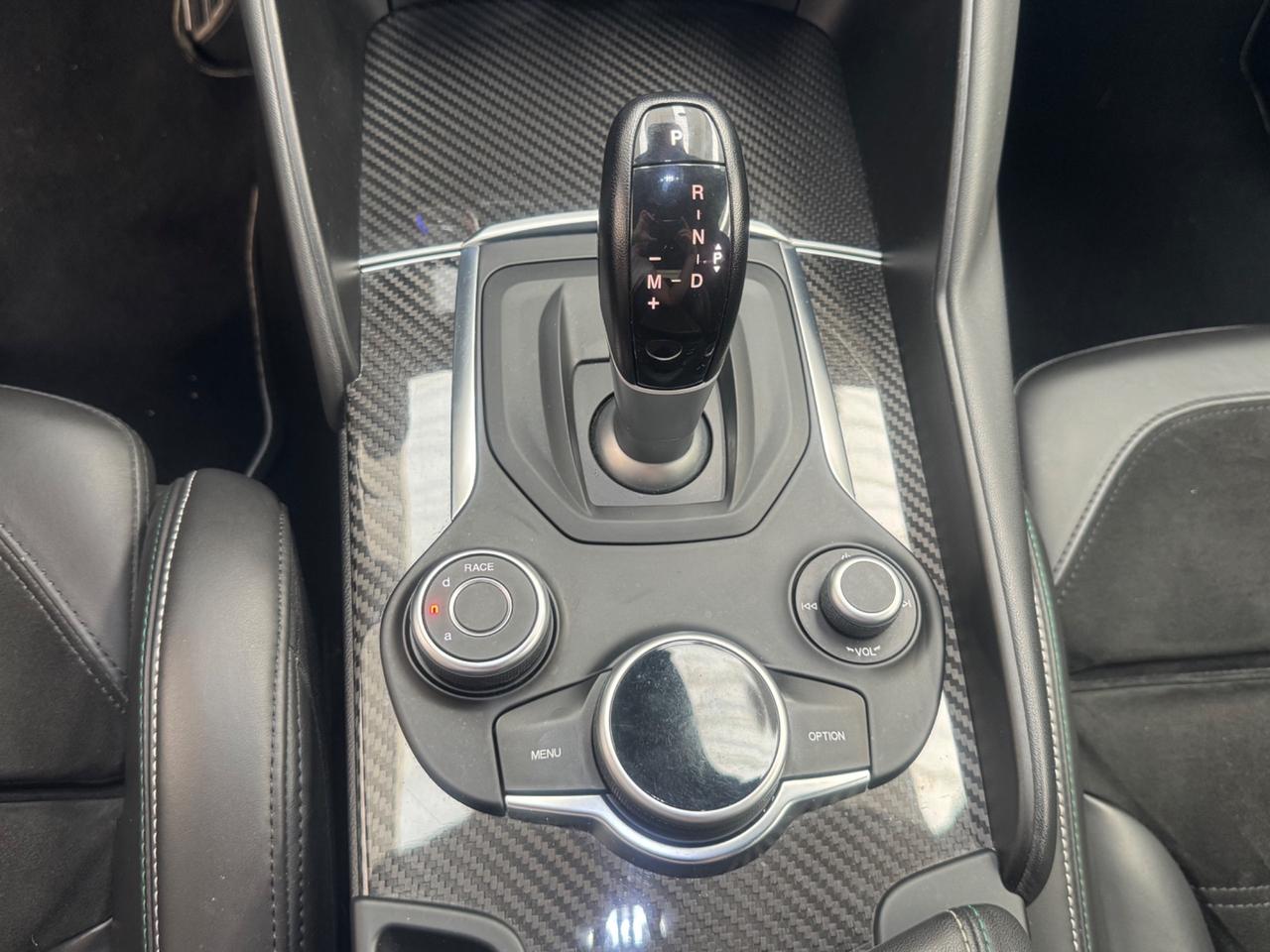 Alfa Romeo Giulia 2.9 V6 Bi-Turbo AT8 Quadrifoglio