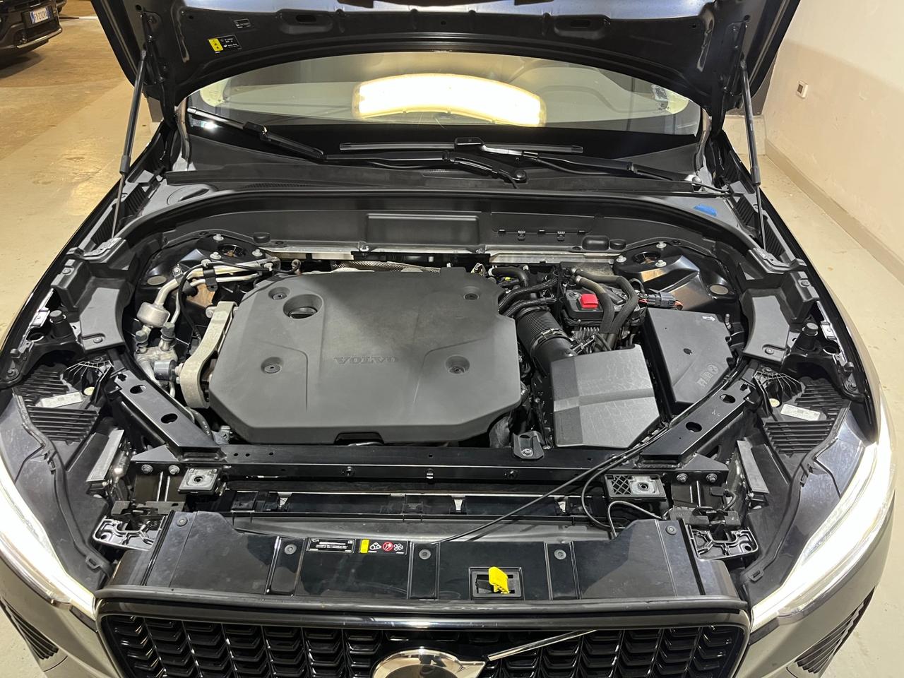 Volvo XC60 B4 (d) AWD automatico Ultimate Dark