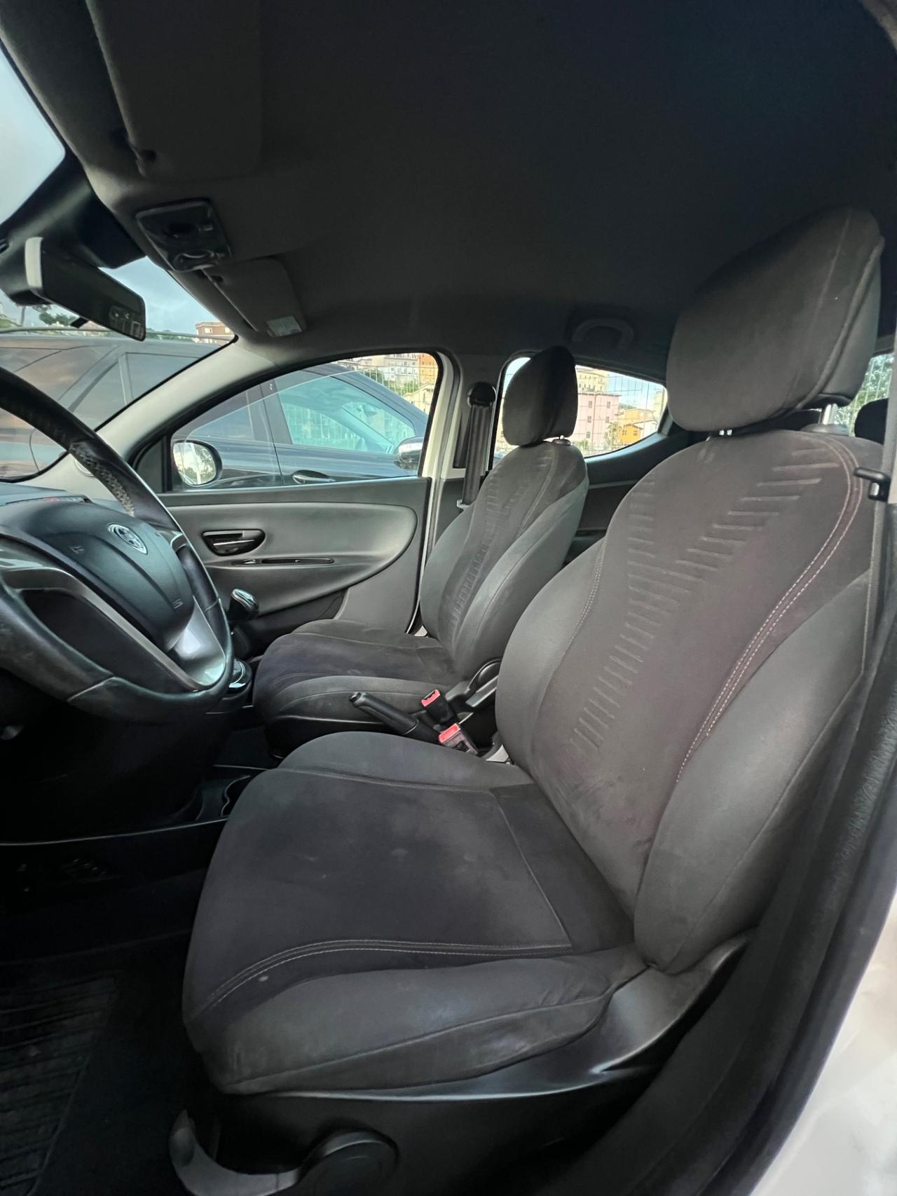Lancia Ypsilon 1.3 MJT 16V 95 CV 5 porte S&S Silver