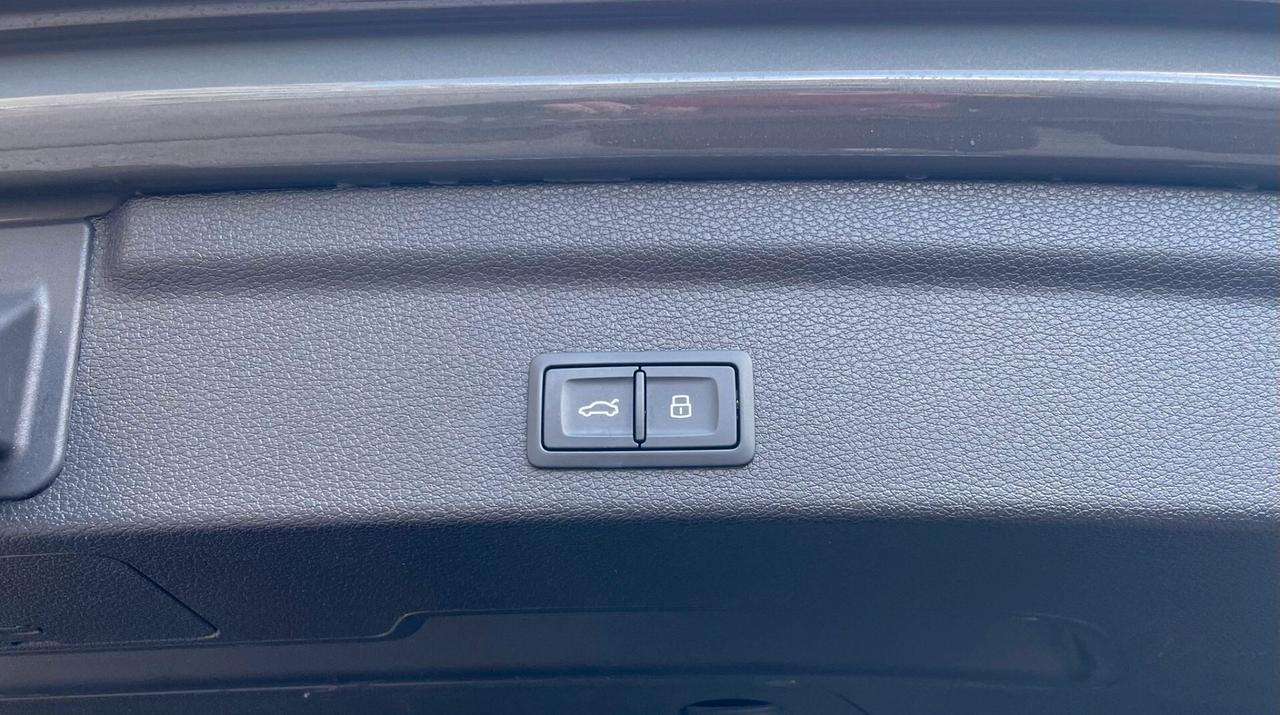 Audi Q3 40 TDI SPB S-line quattro Identity Black