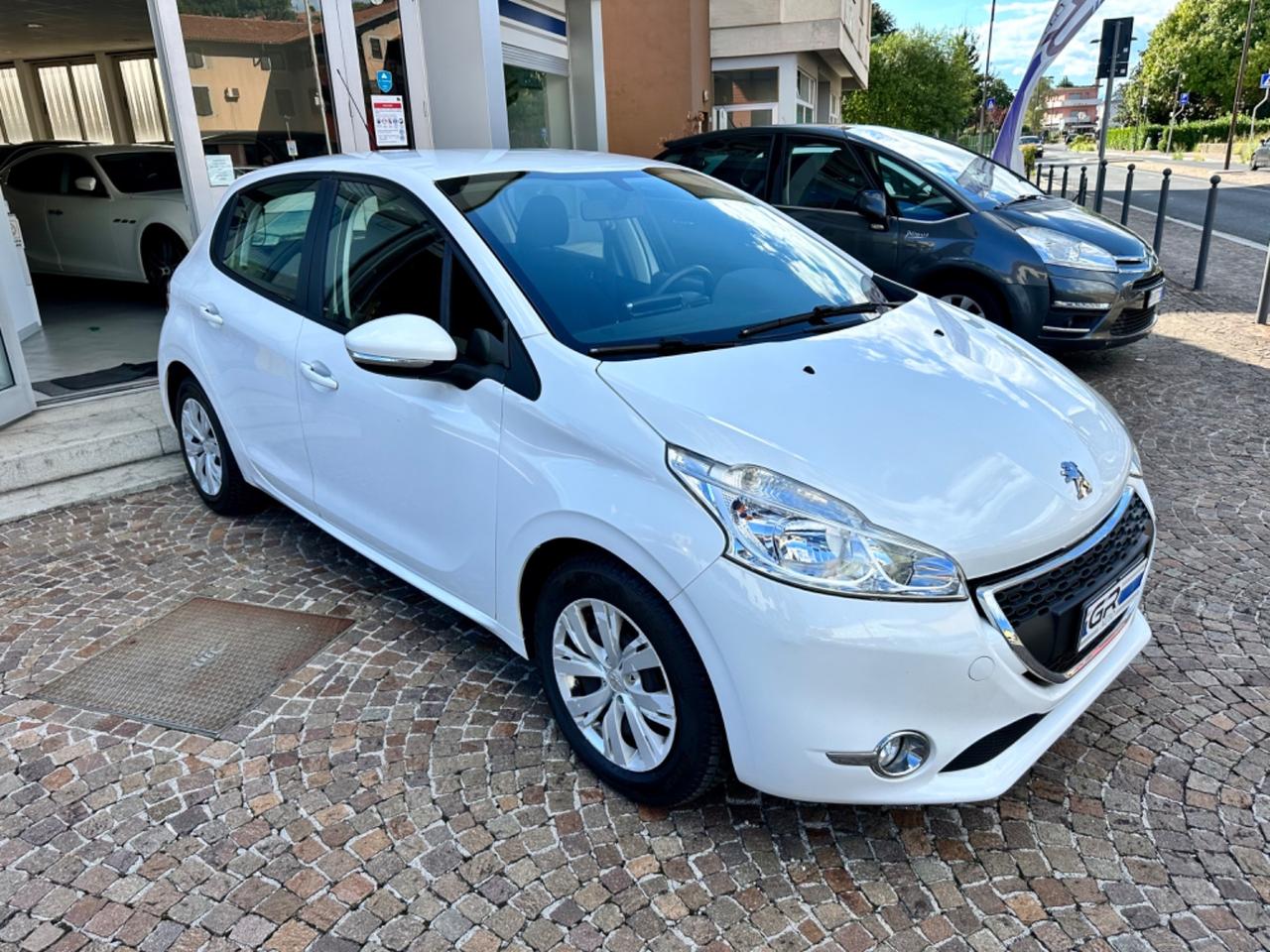 Peugeot 208 1.2Bz 82 CV 5P - Neopatentati