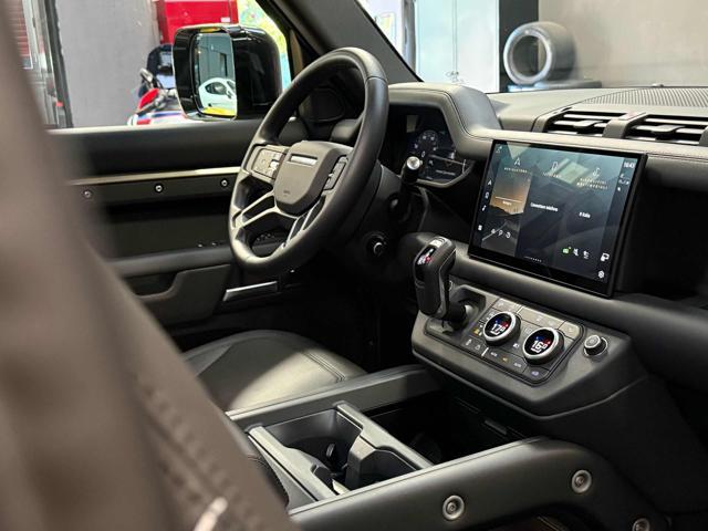 LAND ROVER Defender 110 3.0D I6 AWD Auto X-Dynamic HSE *GARANZIA 2030*
