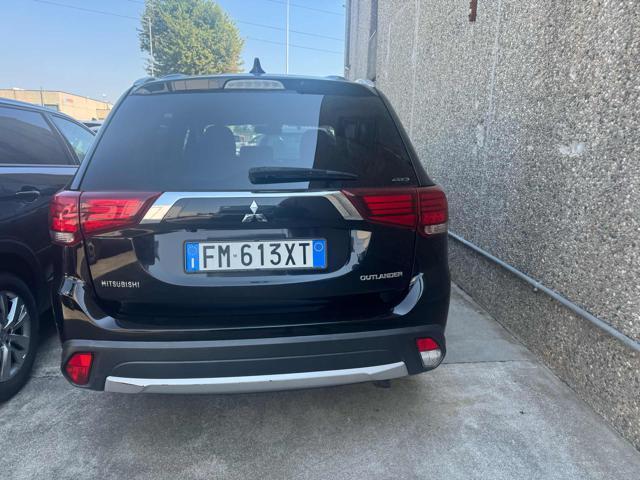 MITSUBISHI Outlander 2.2 DI-D 4WD Instyle Plus SDA 7 posti