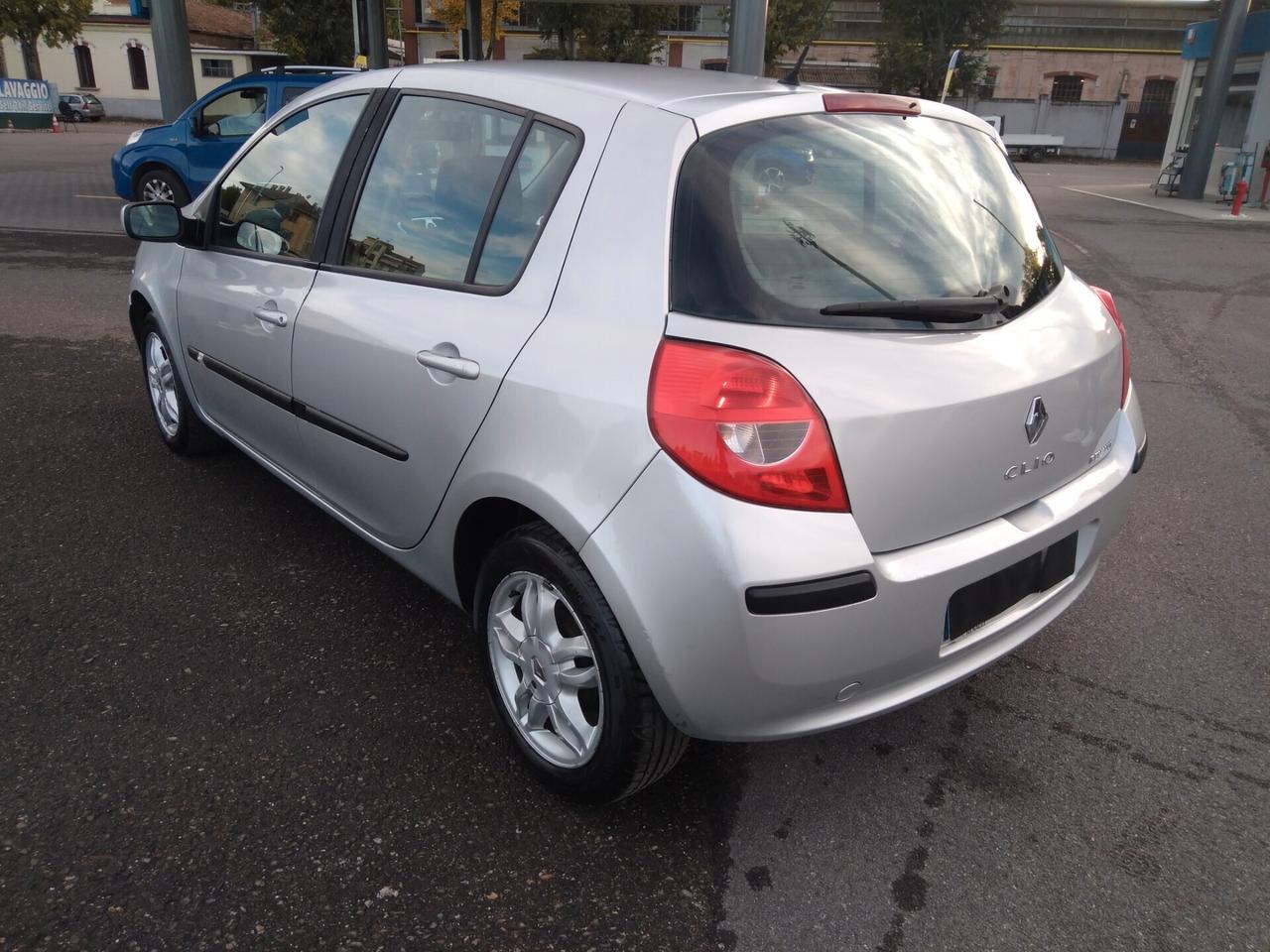 Renault Clio 1.2 16V 75cv 5 porte Luxe x neopatentati