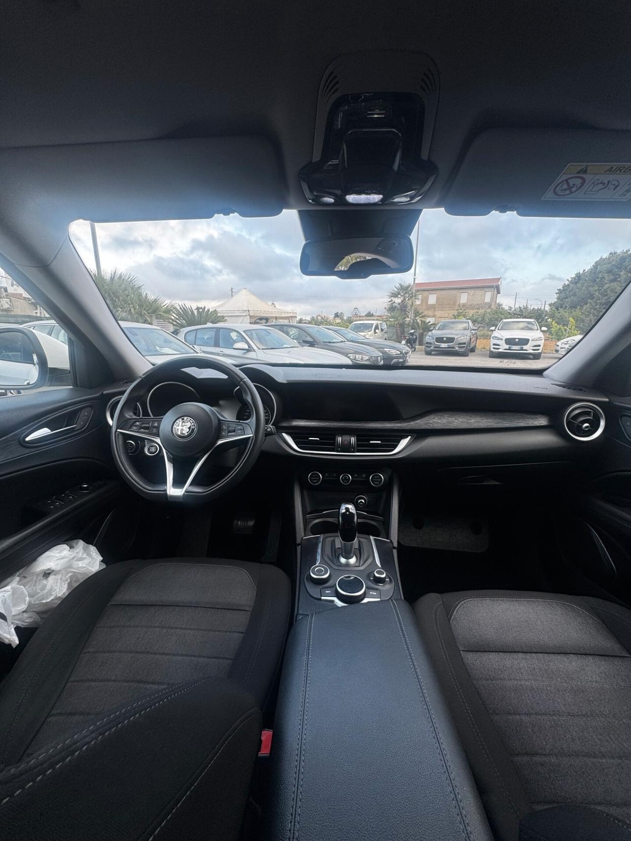 Stelvio 2.2 Turbodiesel 180 CV AT8 RWD Business