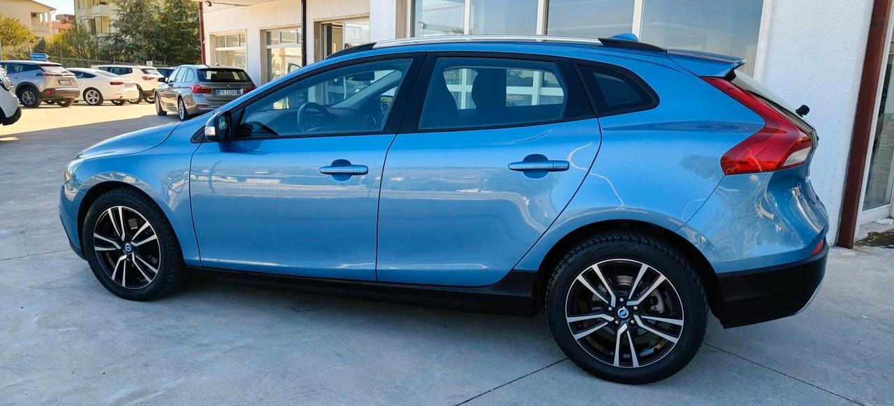 Volvo V40 1.6D Cross Country "AUTOMATICA"