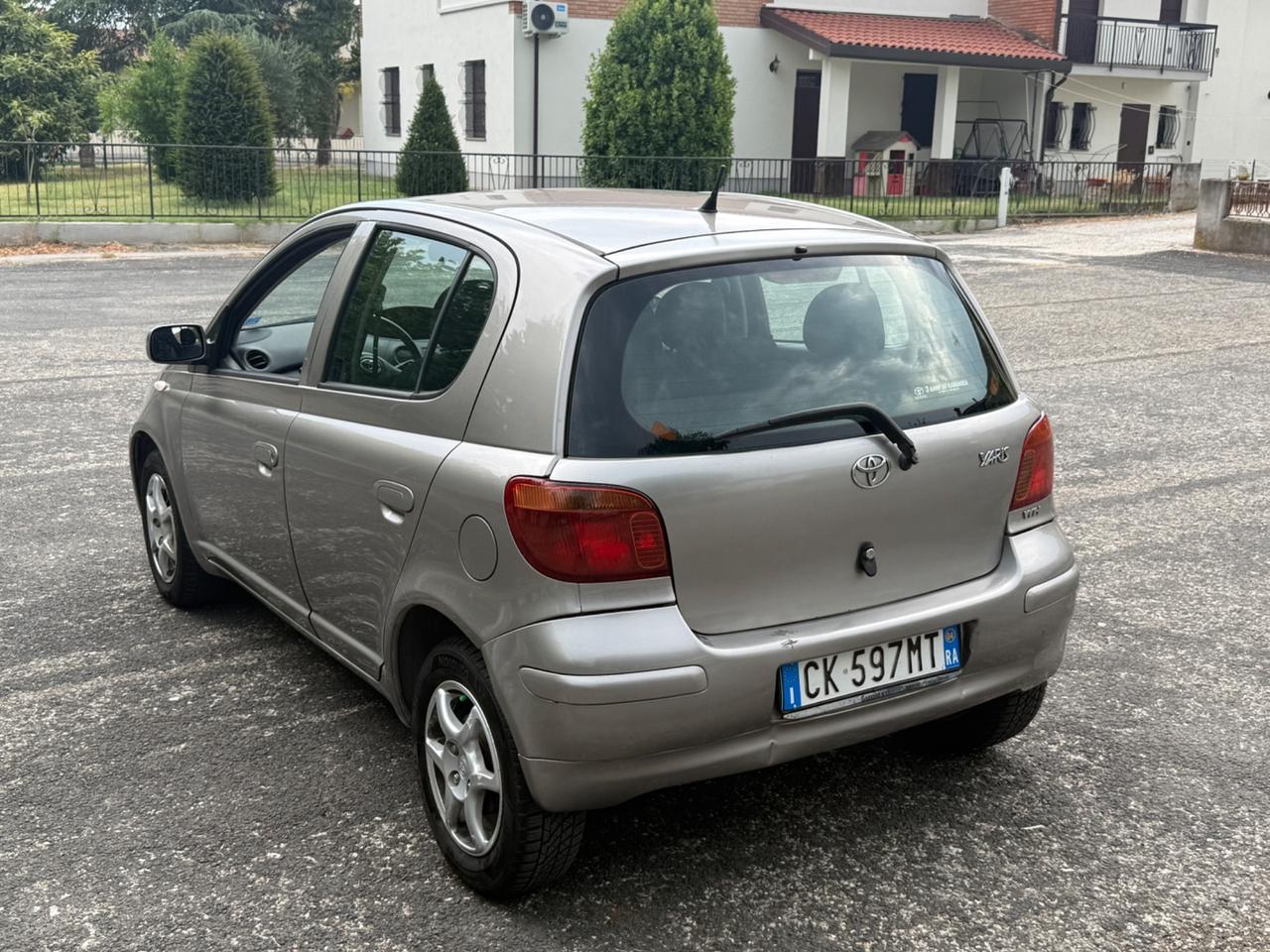 Toyota Yaris 1.3i 16V cat 5 porte Sol