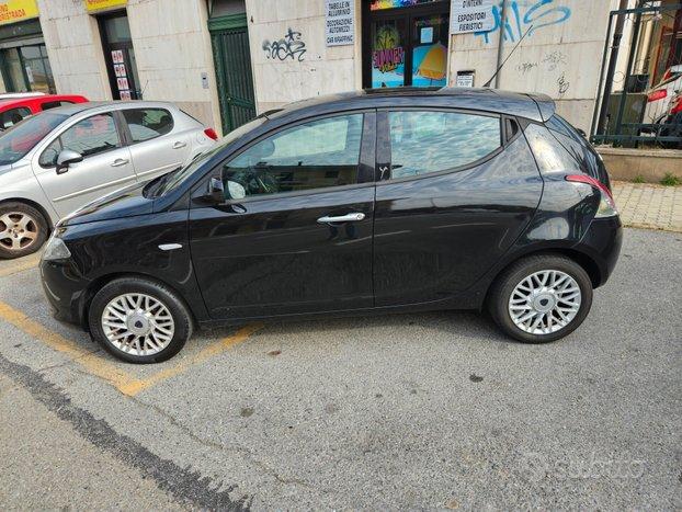 Lancia Ypsilon 1.2 69 CV 5 porte Gold