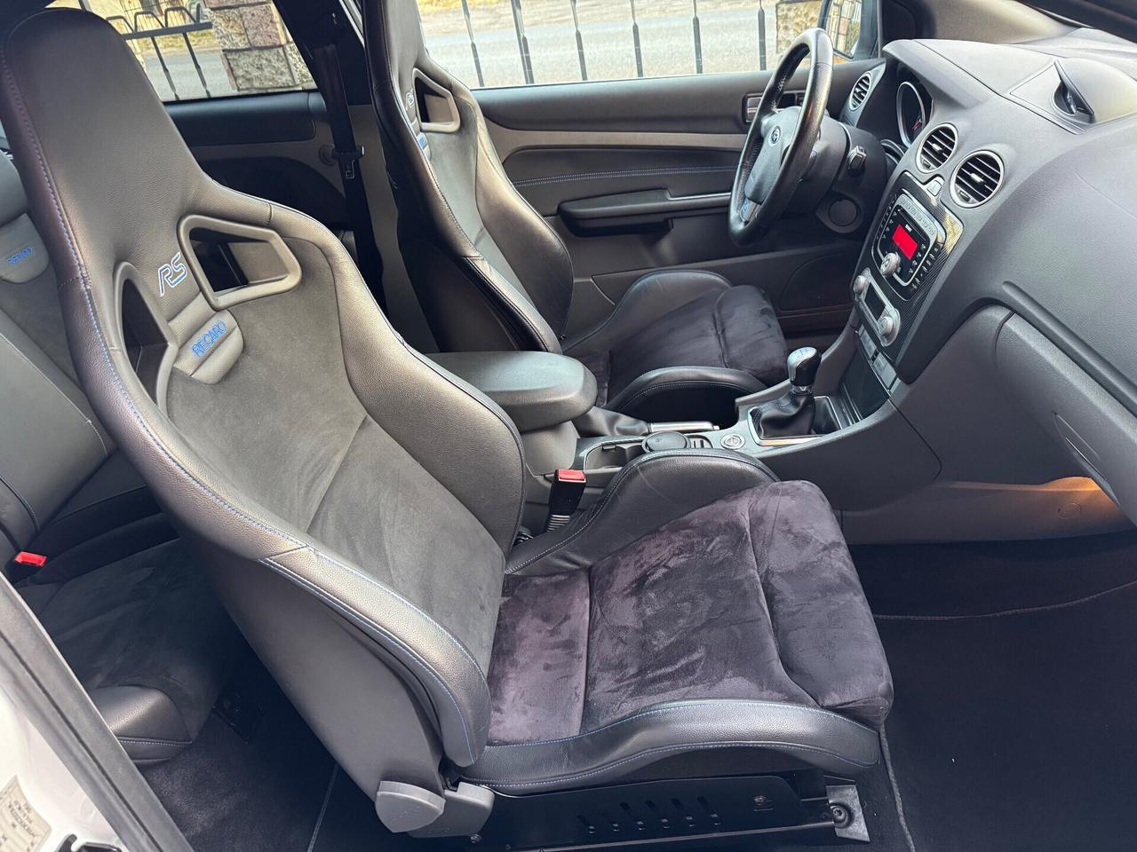 Ford Focus 2.5T (305CV) 3p. RS