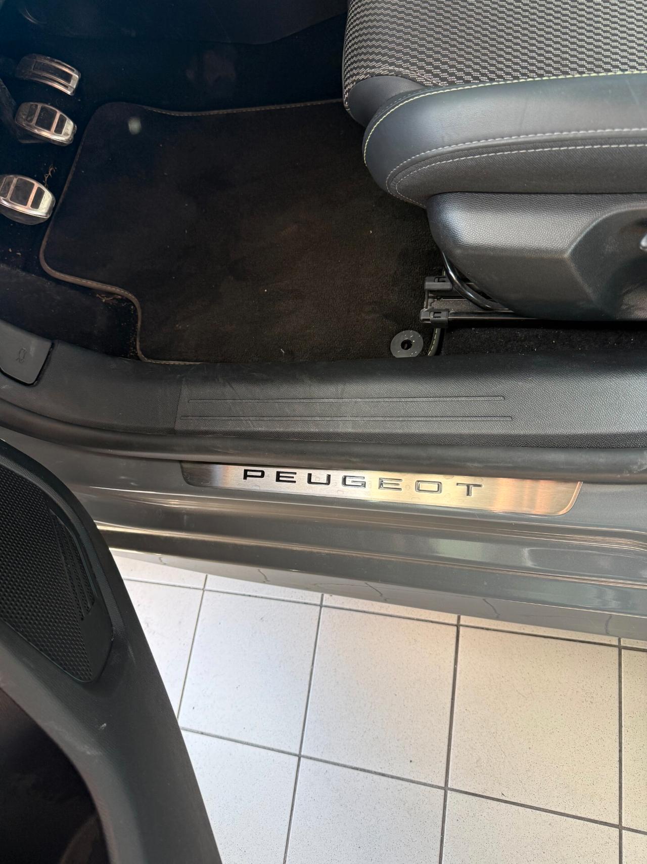 Peugeot 208 PureTech 100 Stop&Start 5 porte GT