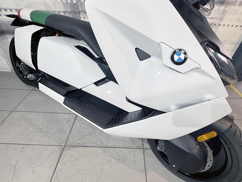 Bmw CE 04