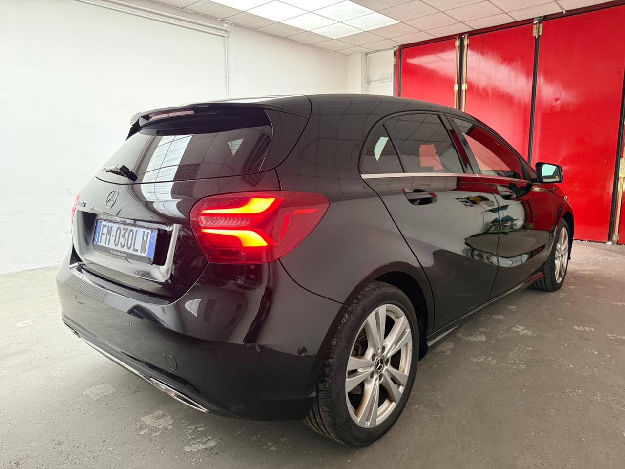 MERCEDES-BENZ 180 D PREMIUM AUTOMATIC