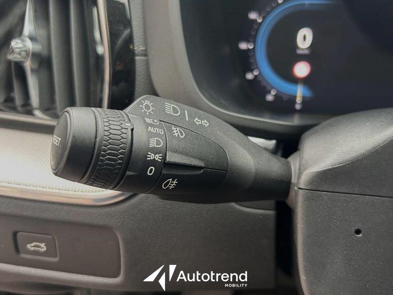 Volvo XC60 B5 235+14 CV AWD Automatica Mild Hybrid Ultimate Dark