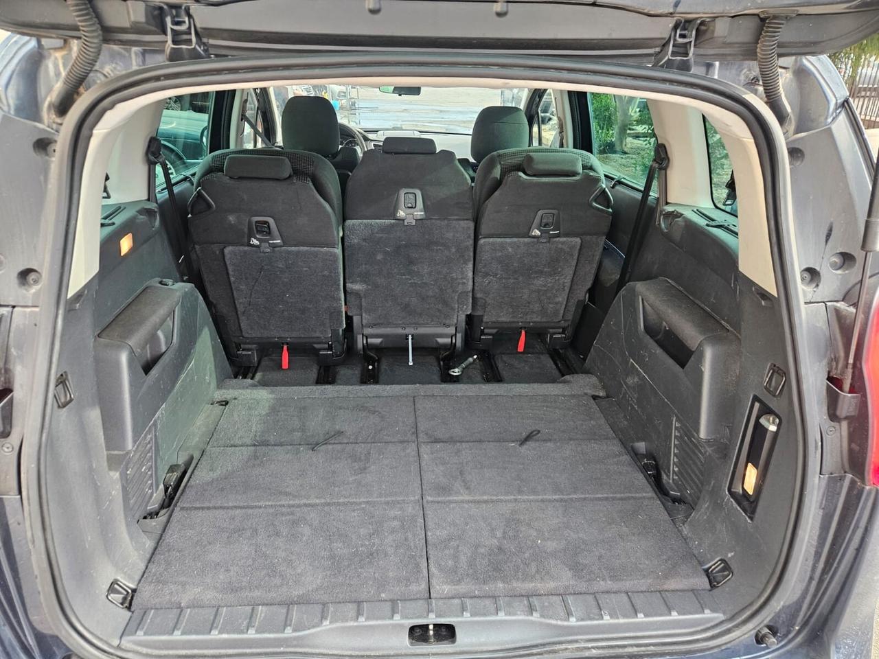 Peugeot 5008 1.6 HDi 115CV Business