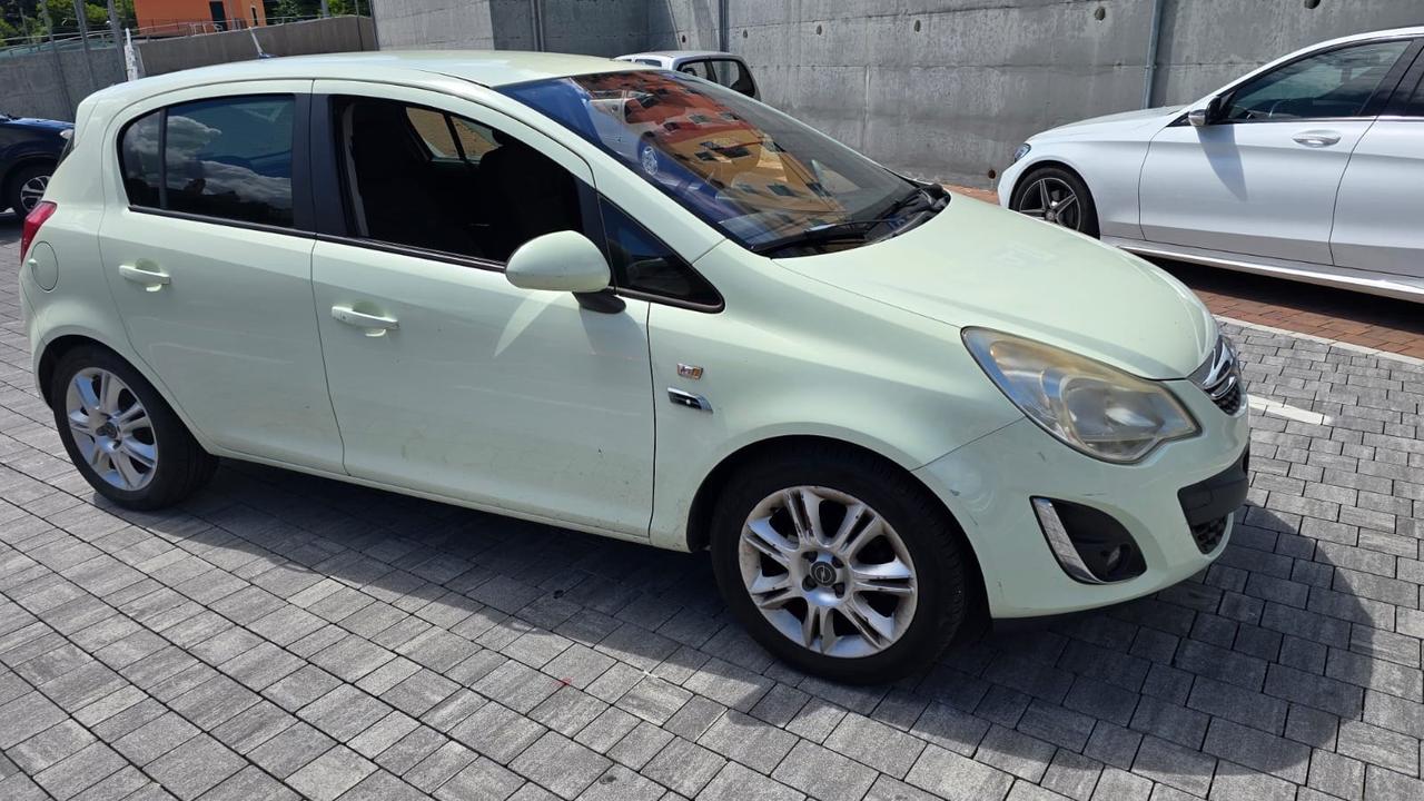 Opel Corsa 1.2 5 porte Cosmo
