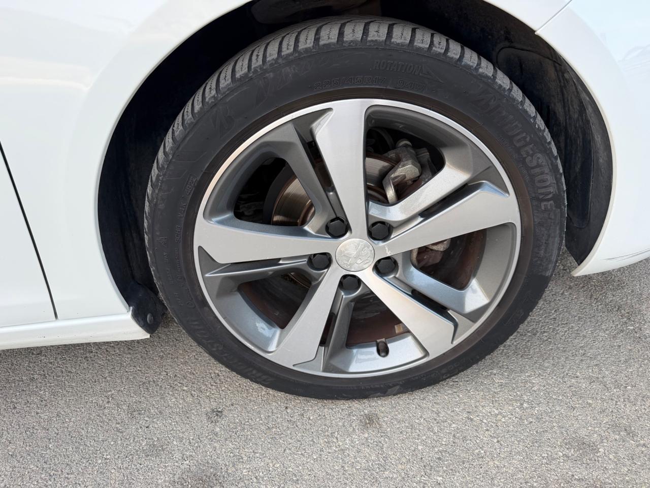 Peugeot 308 1.6 HDi 92 CV BERLINA *140.000km*