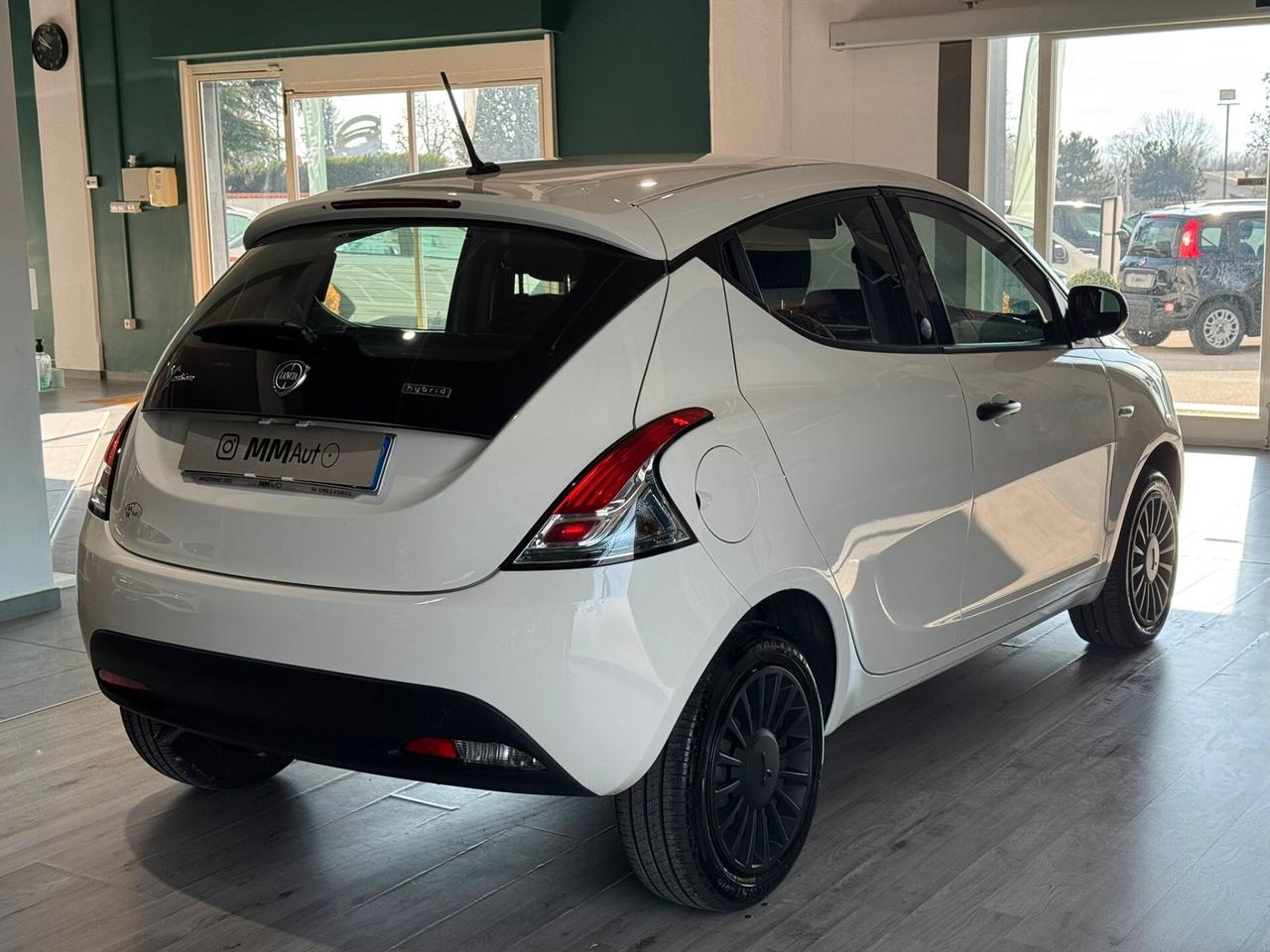 Lancia Ypsilon 1.0 Hybrid 70cv Ecochic Silver