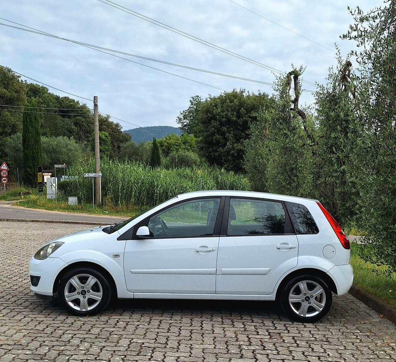 Ford Fiesta 1.2 benzina - 5 Porte - Meccanicamente Perfetta