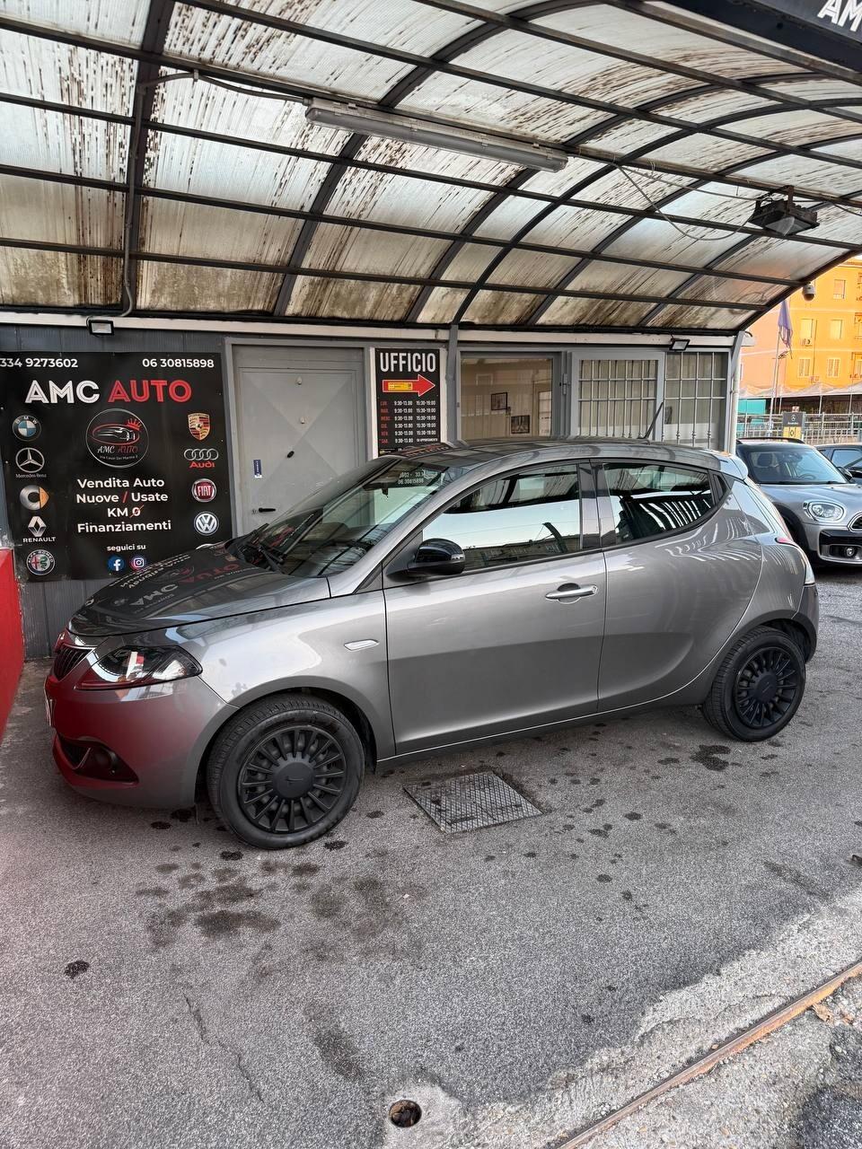 Lancia Ypsilon 1.0 FireFly 5 porte S&S Hybrid Ecochic Silver