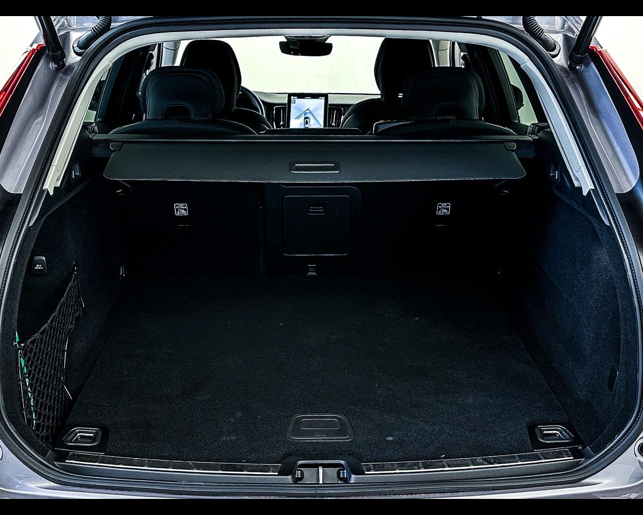 VOLVO XC60 Plus Bright B5 AWD AUT