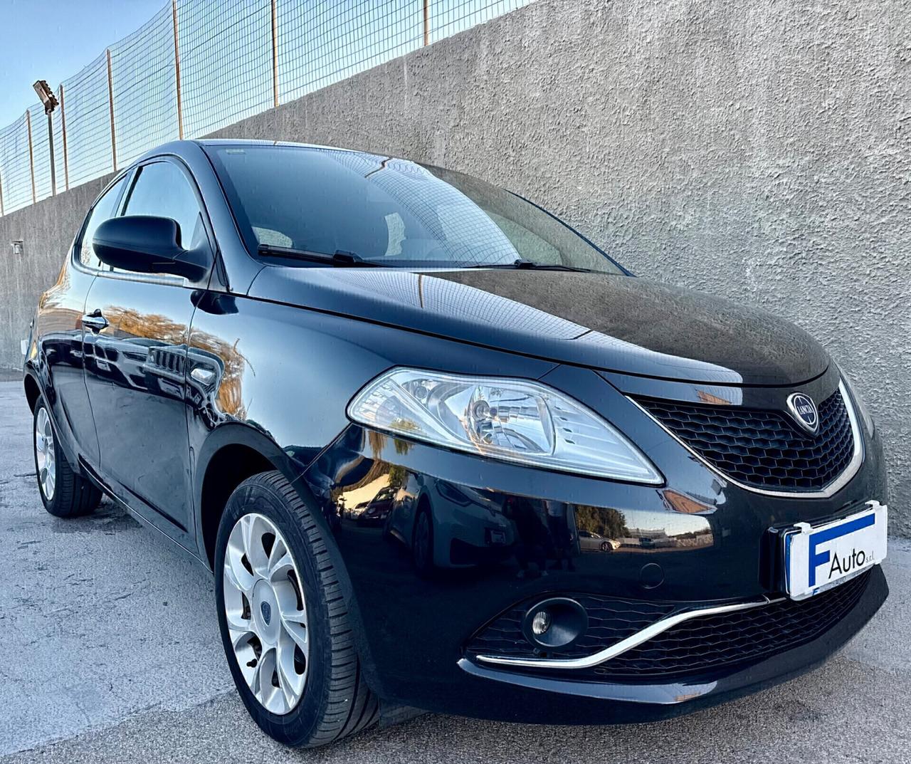Lancia Ypsilon 1.3 MJT 95CV EURO6,Navigatore,Climatronic,Alcantara,Comandi al volante,ecc.