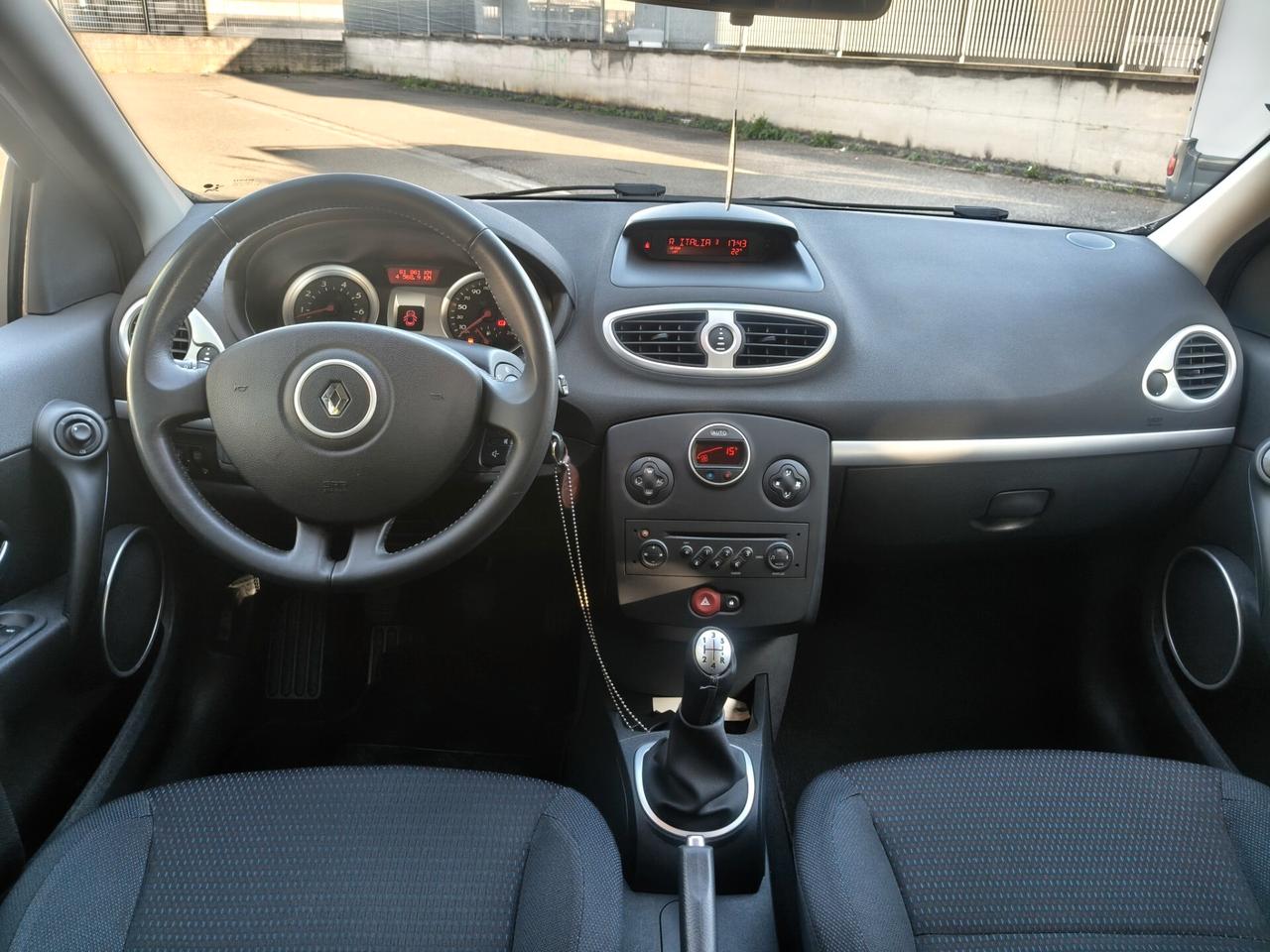 Renault Clio 1.6 5 porte SOLAMENTE 61.000 KM