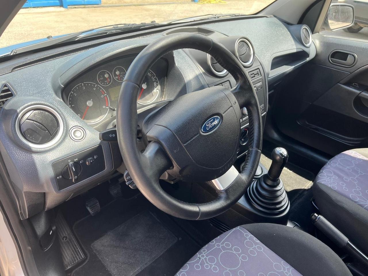 Ford fiesta 5 P-1.4 tdci- km 90000-2007