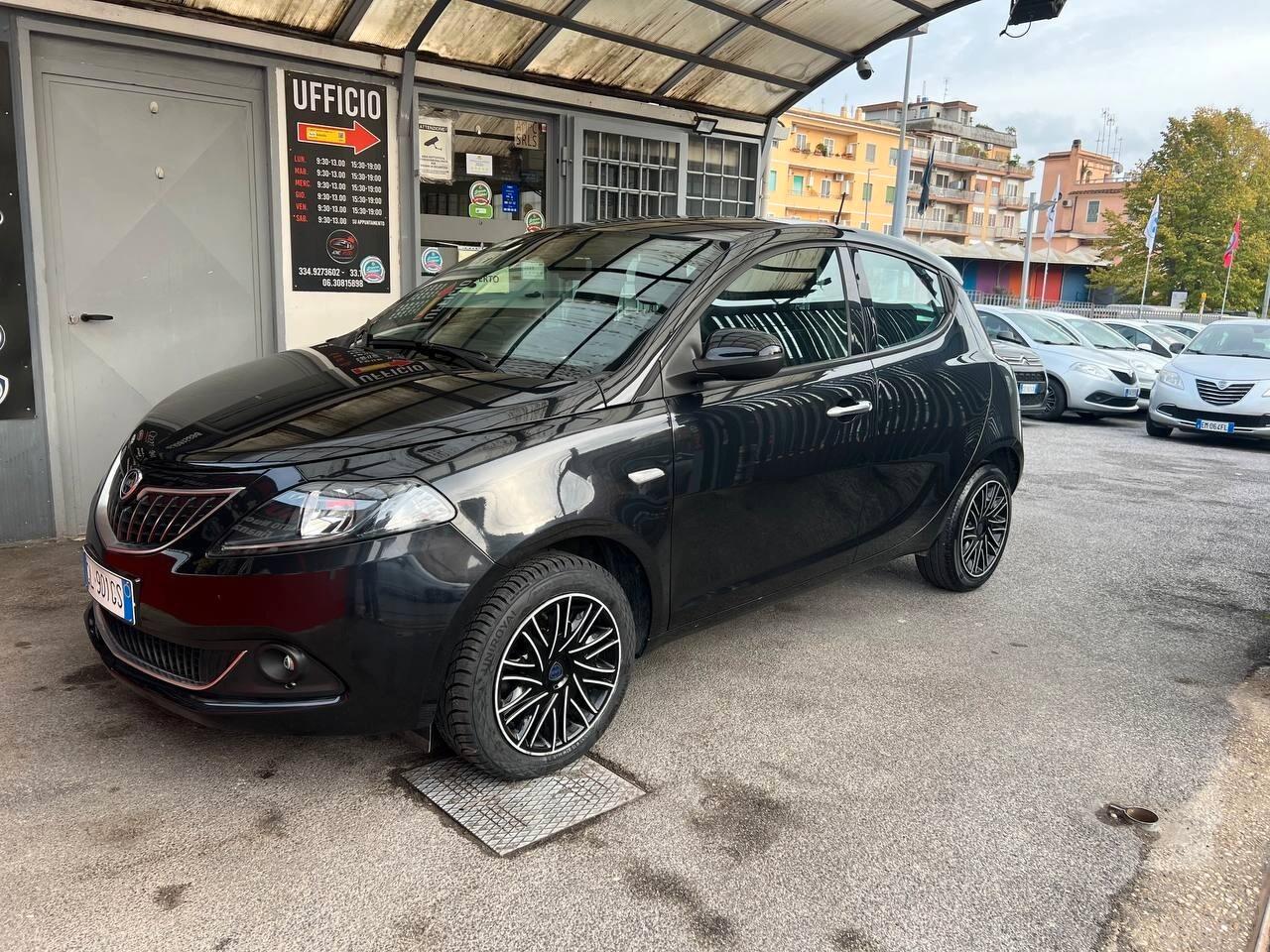 Lancia Ypsilon 1.0 FireFly 5 porte S&S Hybryd Gold