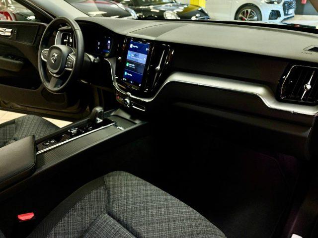 VOLVO XC60 B4 (d) automatico Core UNIPRO - CERTIFICATA