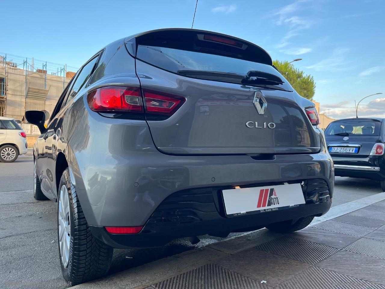 RENAULT Clio 1.2 75 CV GPL 5p. Costume National