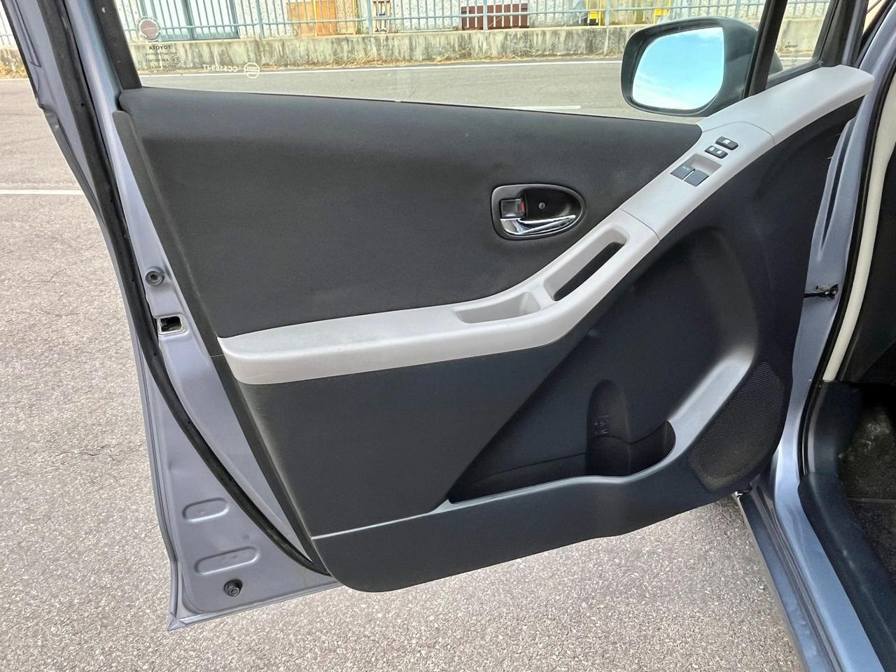 Toyota Yaris 1.3benz 2011 58.000km perfetta per neopatentati