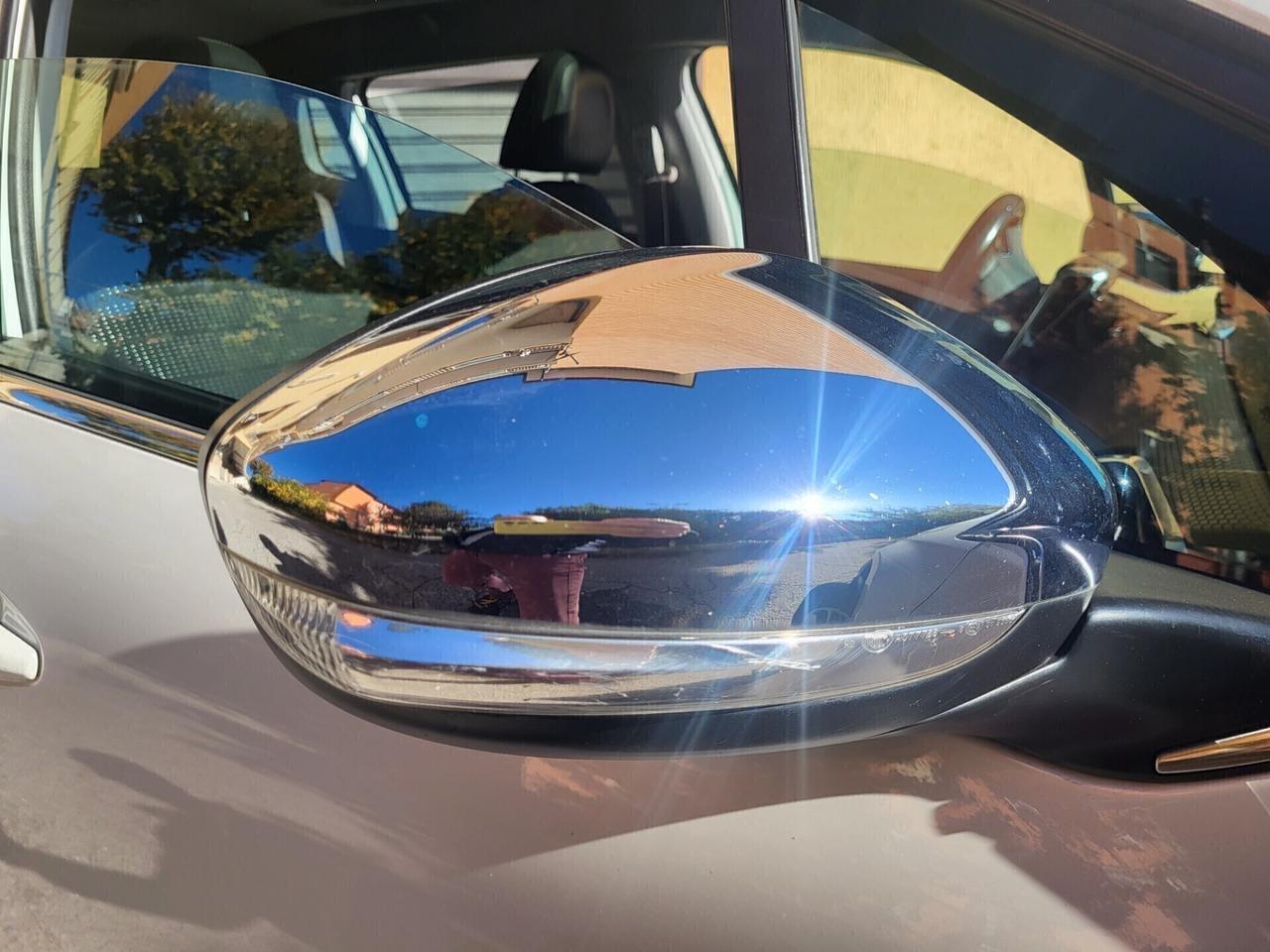 PEUGEOT 2008 1,6 HDI-TETTO PANOR-NAVI-3 REVISIONI