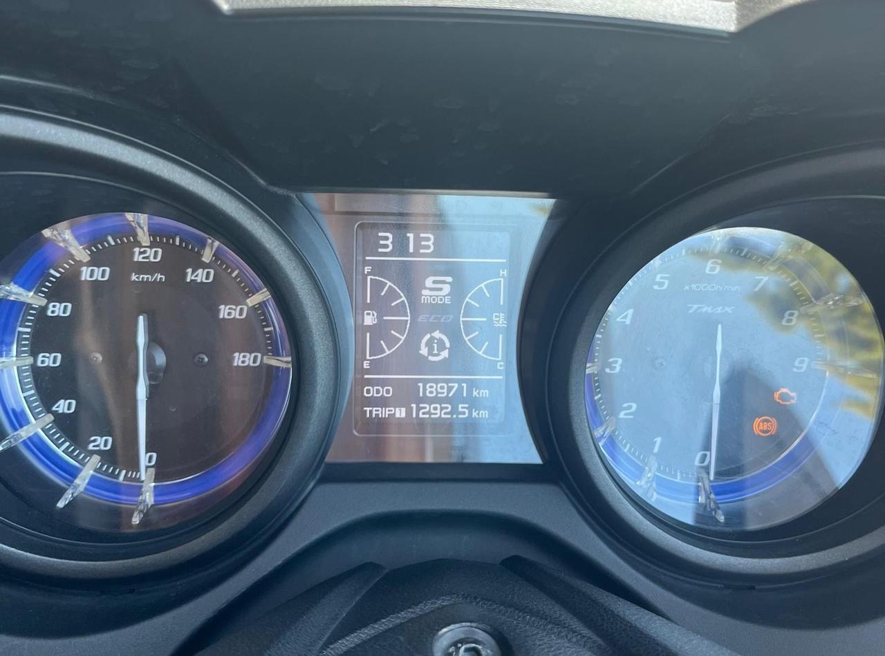 Yamaha T Max 530 SX AKRAPOVIC
